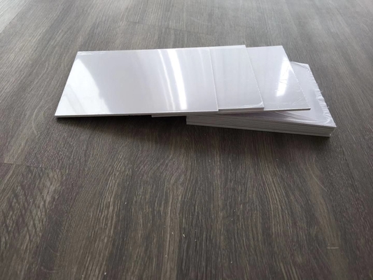 Uv-bestendige stijve PVC-schuimplaat 4x8ft 3 mm met hard oppervlak